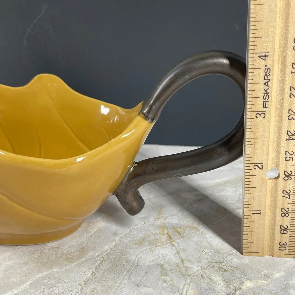 Chris Madden Thanksgiving Yellow Leaf Gravy Boat Sauce Server Fall Autumn Handle